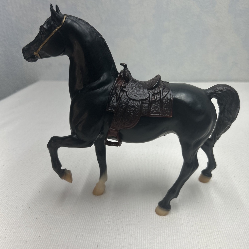 VINTAGE 1997 BREYER VIGILANTE WESTERN PRANCER HORSE W/ SADDLE # 968 U.S.A
